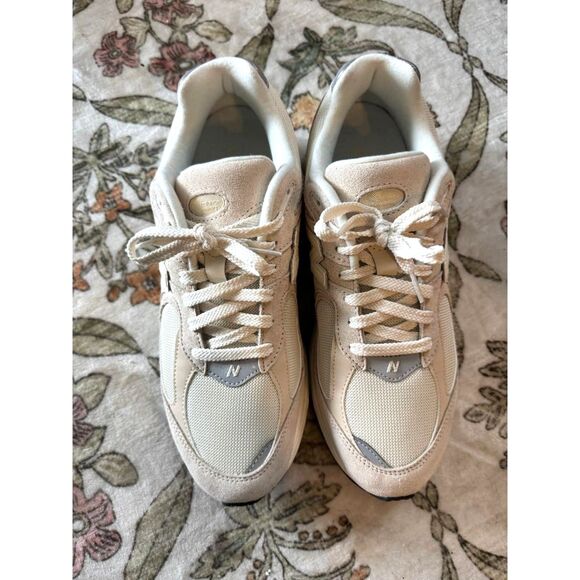 New Balance 2002R Calm Taupe Size M10.5 - Picture 2 of 6